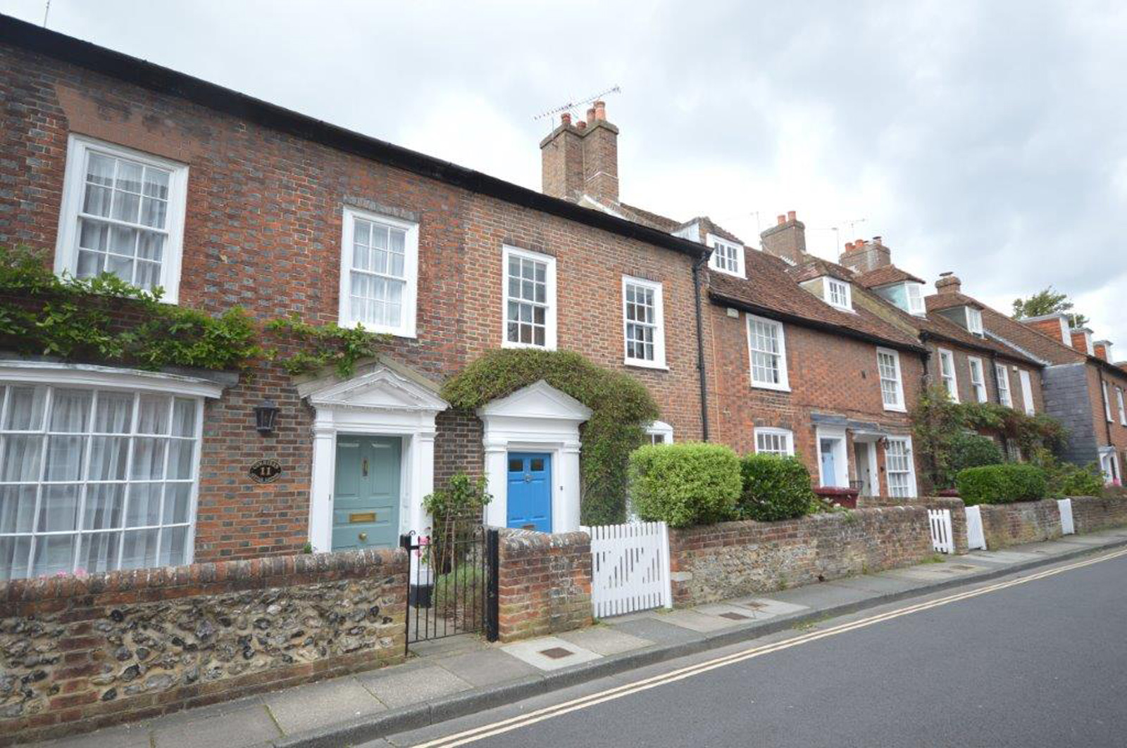 3 storey terraced house Little London Chichester Cathedral