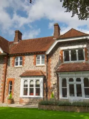 4 Canon Lane
