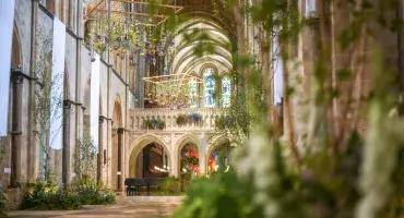 The nave covered in flowers