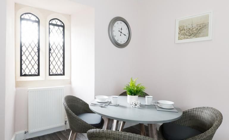 Dining table details - round table for 4 people