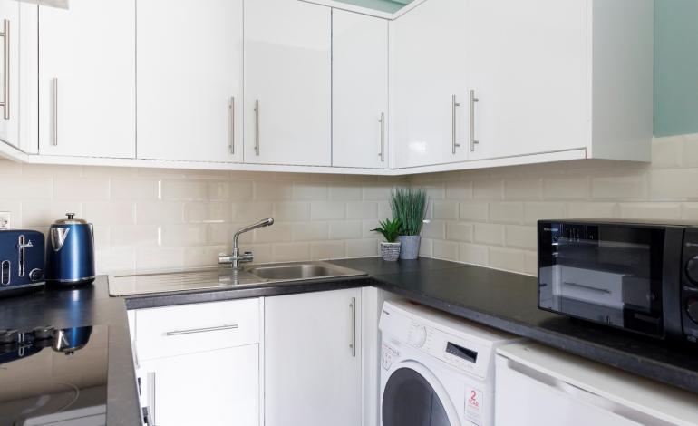 Side view kitchen with appliances.