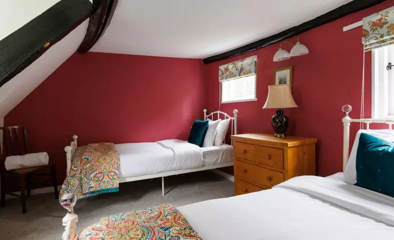 Twin bedroom