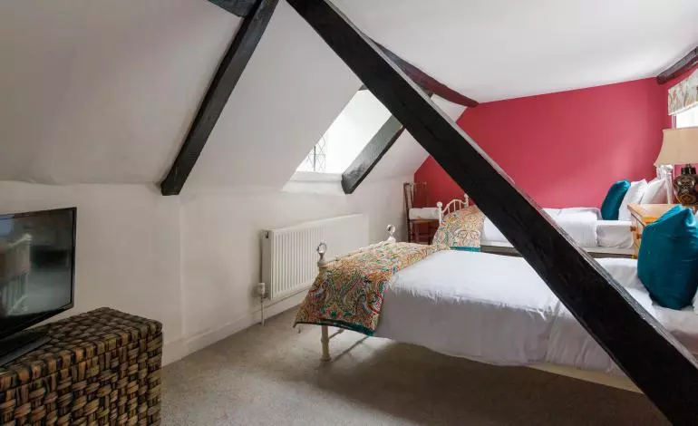Twin bedroom